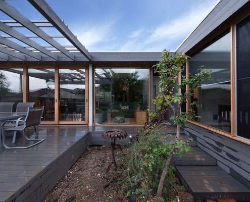 Calithornbury Bungalow by Statkus Architecture (via Lunchbox Architect)