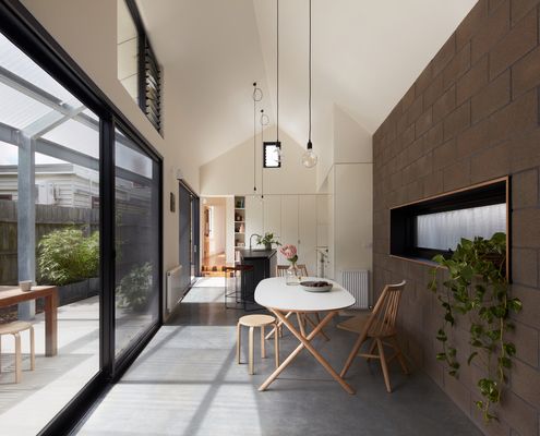 Courtyard House by Sarah Lake Architects (via Lunchbox Architect)