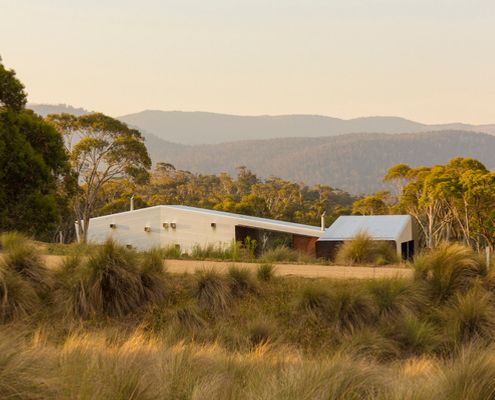 Crackenback Stables by Casey Brown Architecture (via Lunchbox Architect)