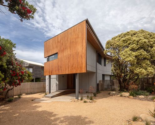 Marengo Beach House by Luke Stanley Architects (via Lunchbox Architect)