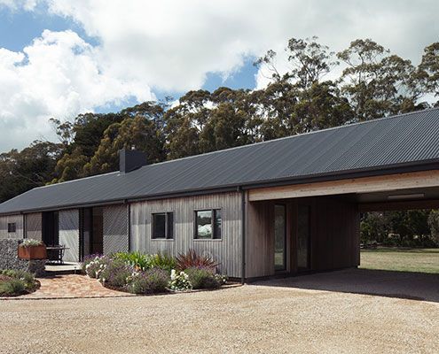 Trentham Long House by MRTN Architects (via Lunchbox Architect)