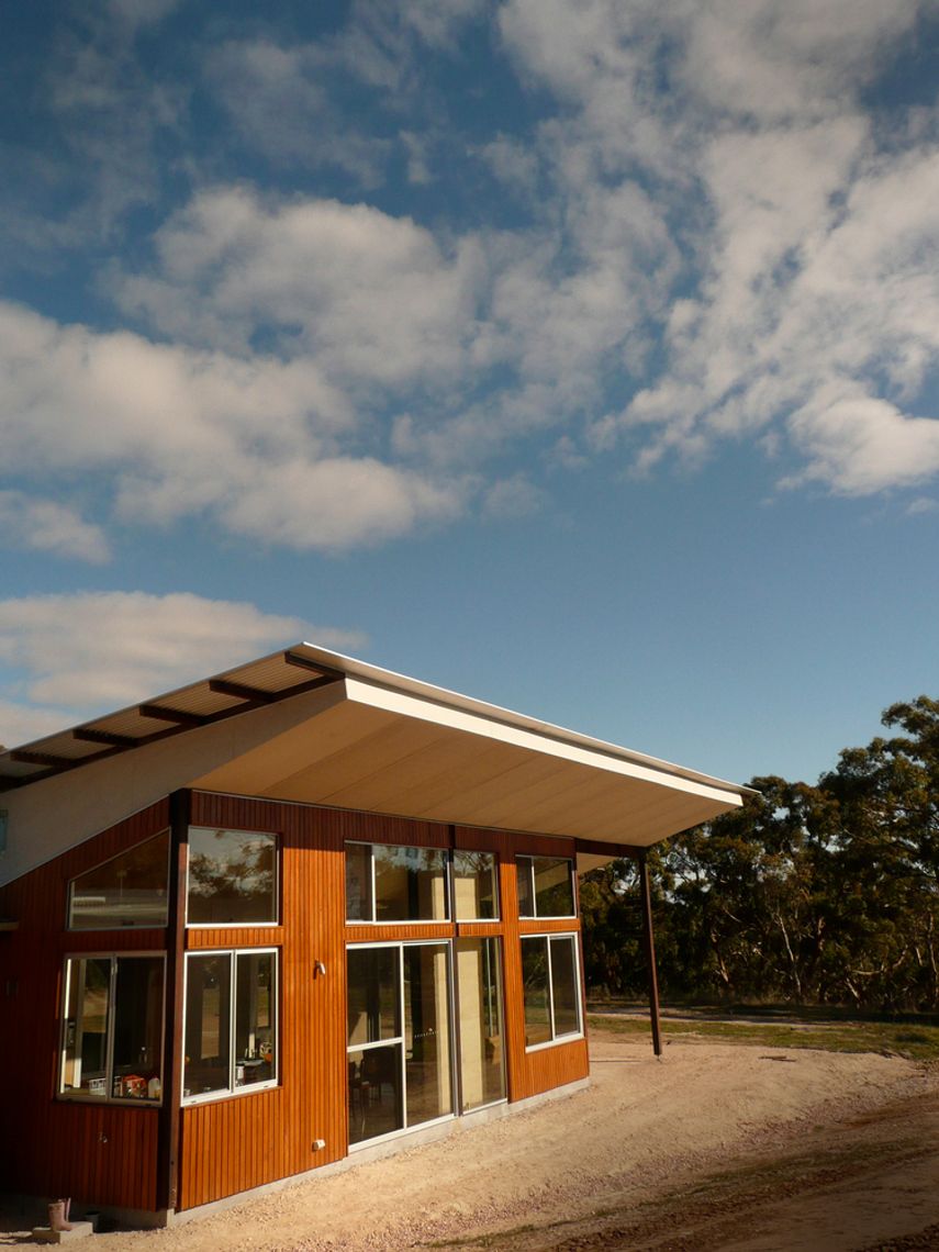 This Compact Home Makes the Most of its Dramatic Rural Site