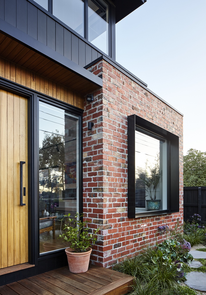 Downsizer Creates New Home in the Backyard of Her Corner Block