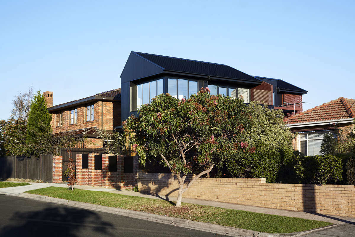 Downsizer Creates New Home in the Backyard of Her Corner Block