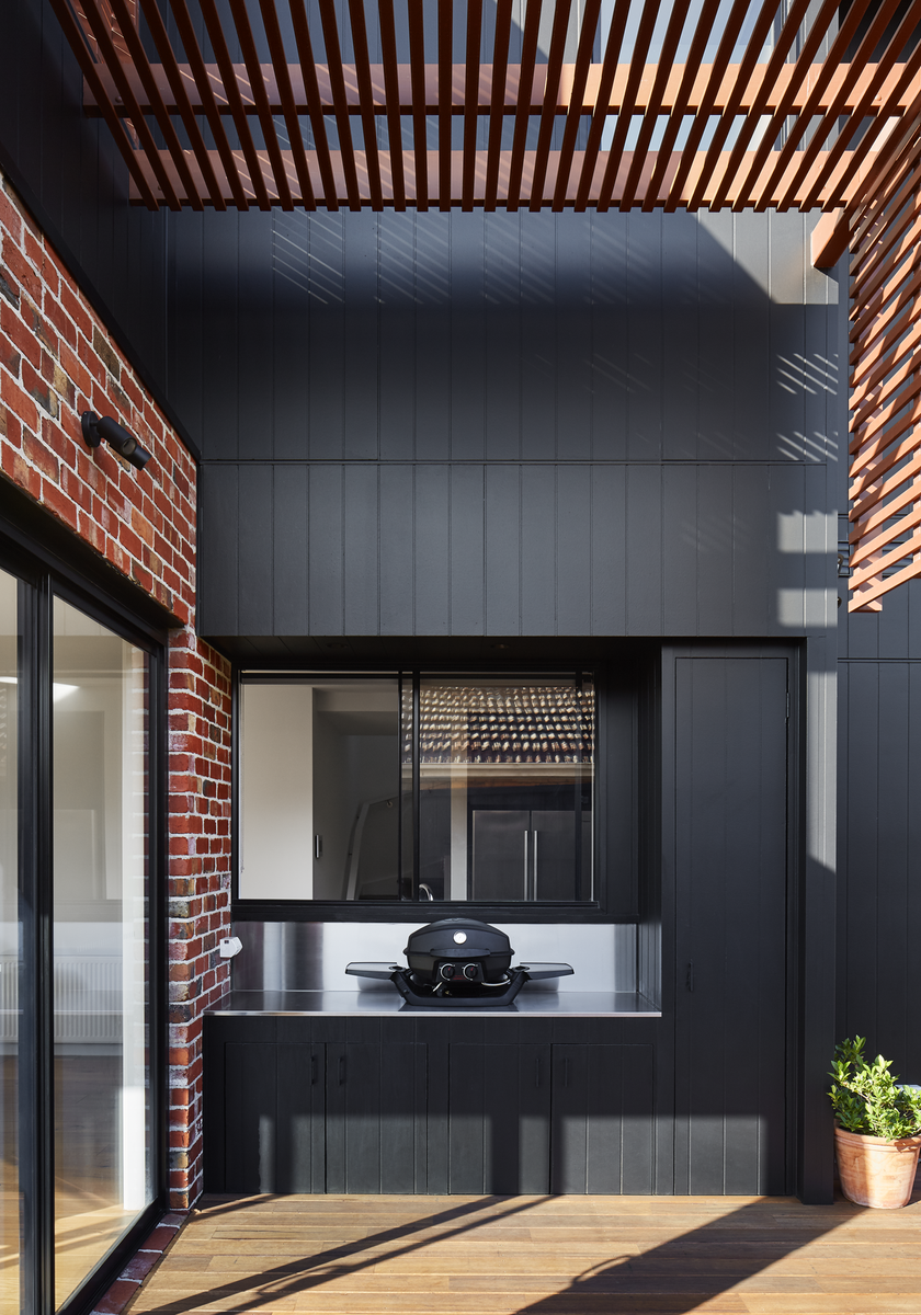 Downsizer Creates New Home in the Backyard of Her Corner Block