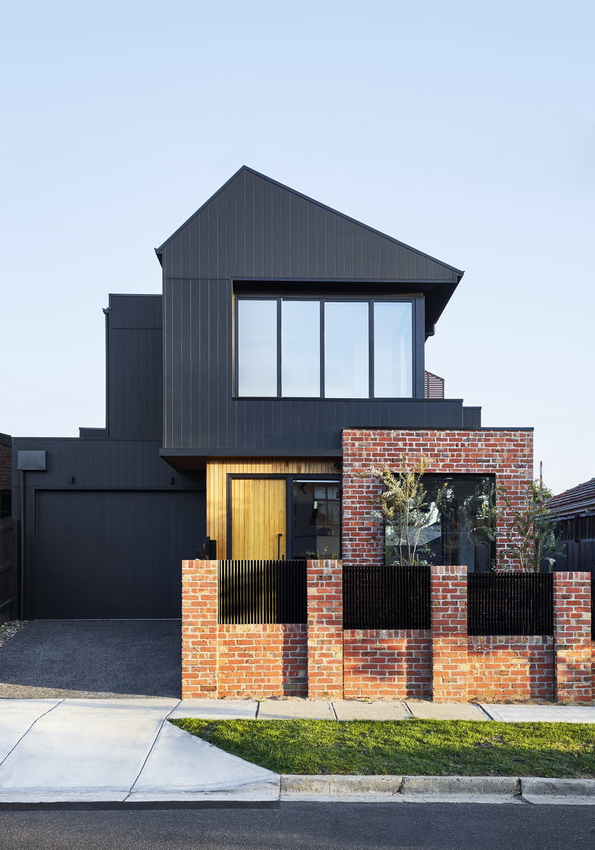 Downsizer Creates New Home in the Backyard of Her Corner Block