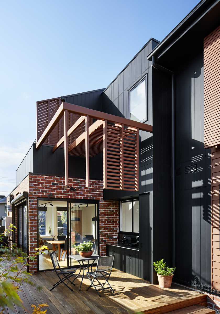 Downsizer Creates New Home in the Backyard of Her Corner Block