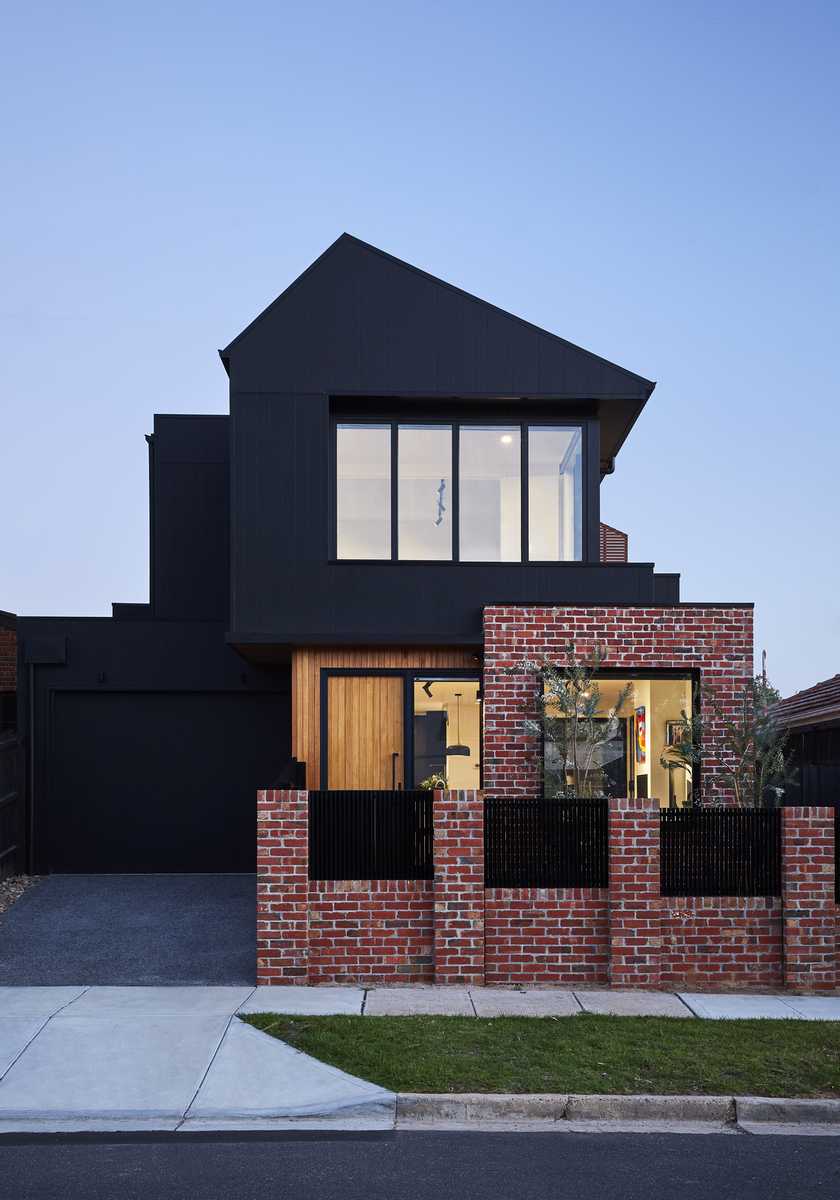 Downsizer Creates New Home in the Backyard of Her Corner Block