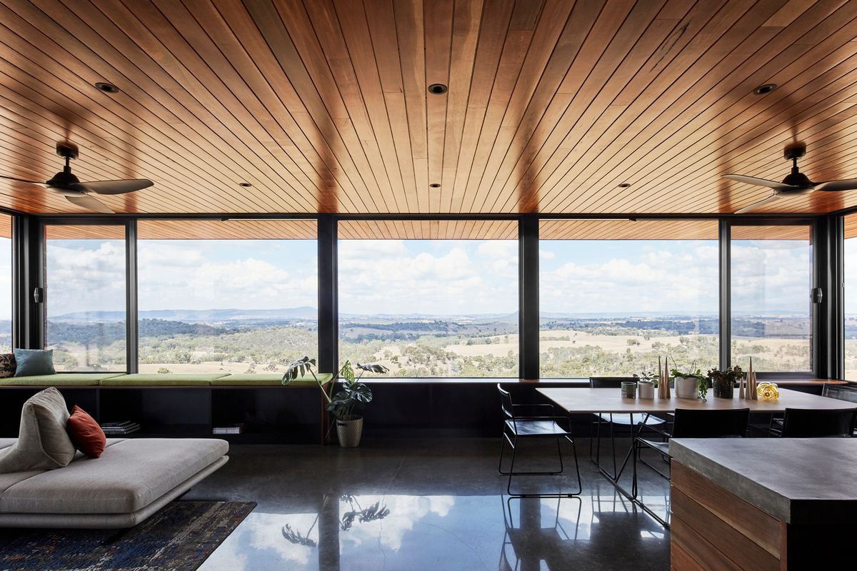 Off-grid Retreat Takes in Views of a Stunning But Hostile Landscape