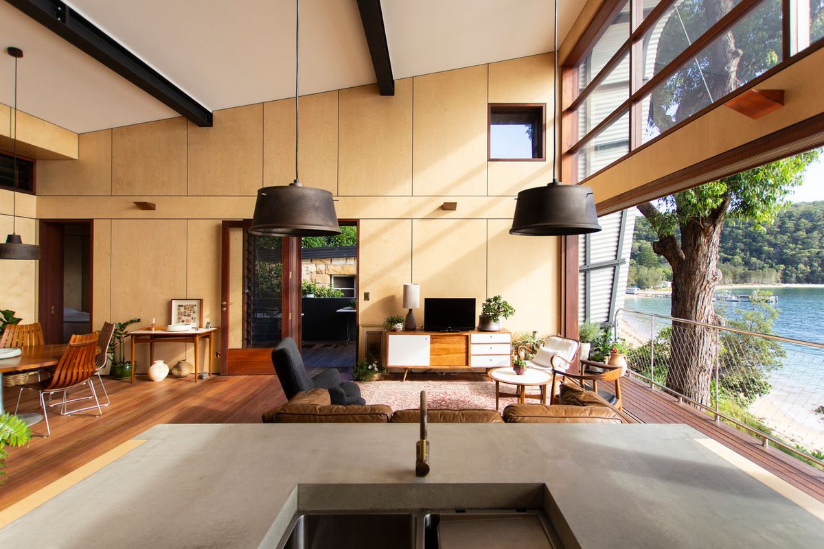 This Modern Australian Beach House Feels Like It's Floating on Water