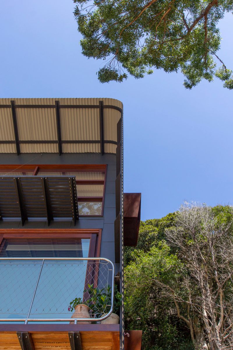This Modern Australian Beach House Feels Like It's Floating on Water