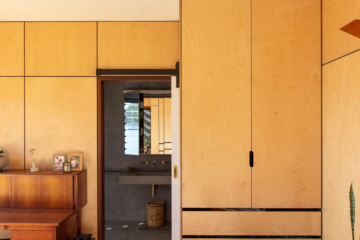 This Modern Australian Beach House Feels Like It's Floating on Water