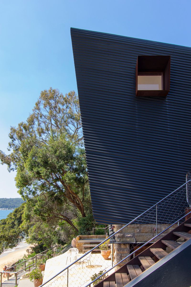 This Modern Australian Beach House Feels Like It's Floating on Water