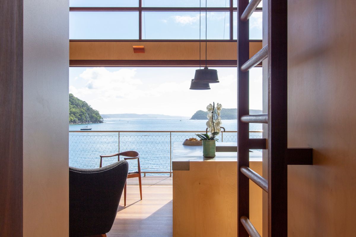This Modern Australian Beach House Feels Like It's Floating on Water