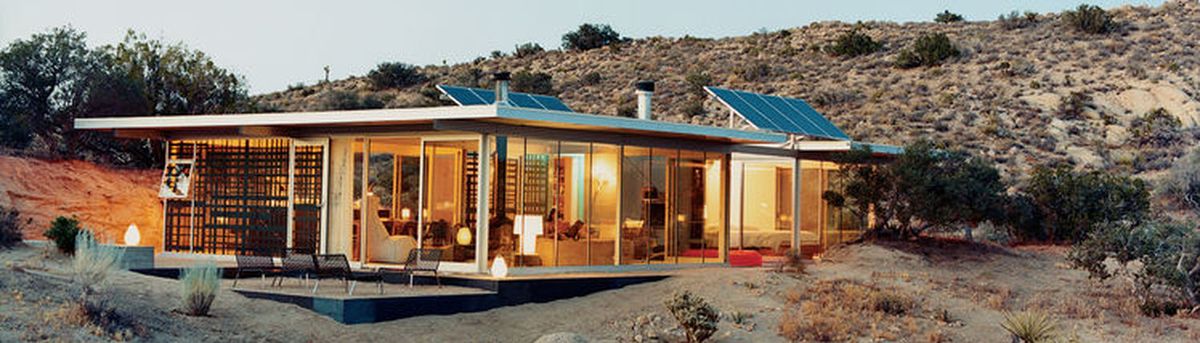 A Home in the Middle of the Desert Embraces its Scorched Surrounds