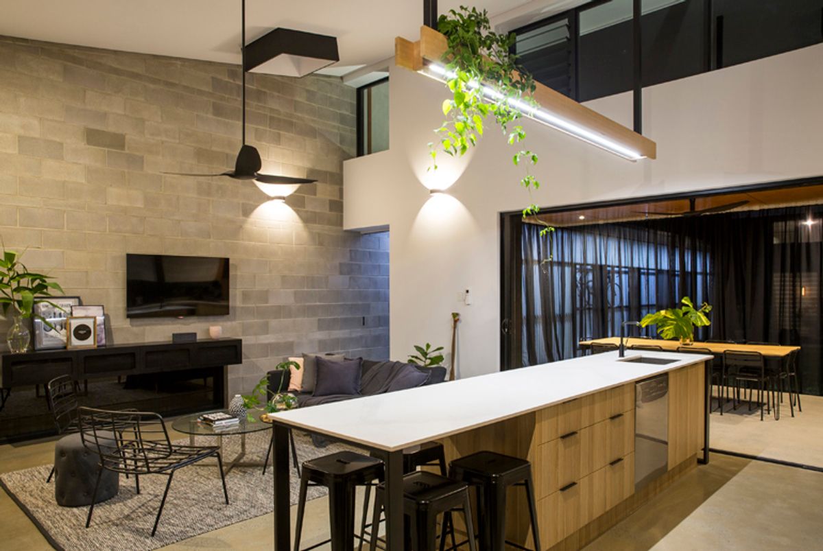 Covered Outdoor Dining Spills Onto a Courtyard in This Tropical Home