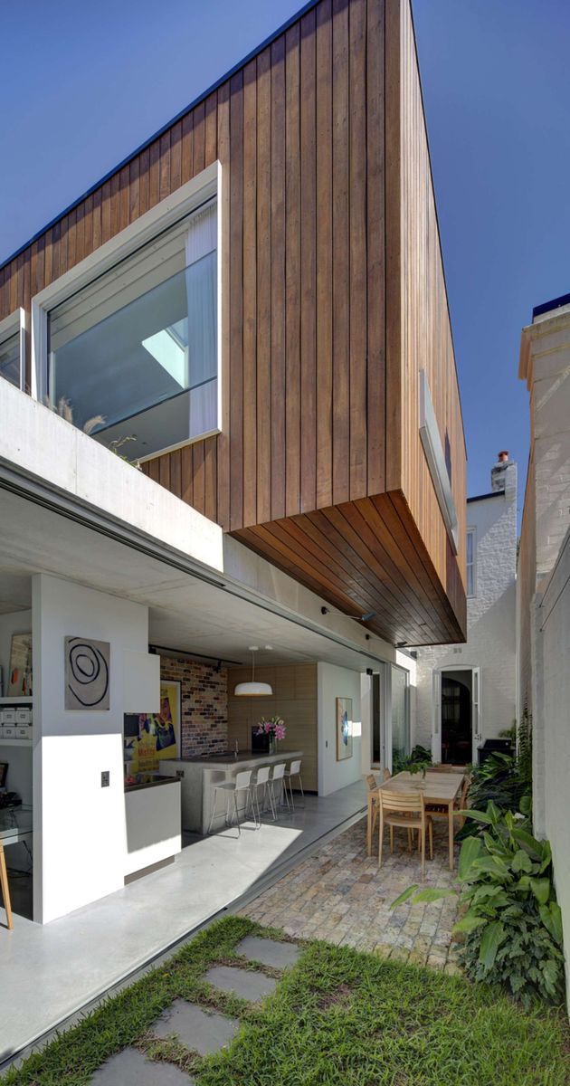 Long Courtyard House Challenged the Typical Terrace Configuration