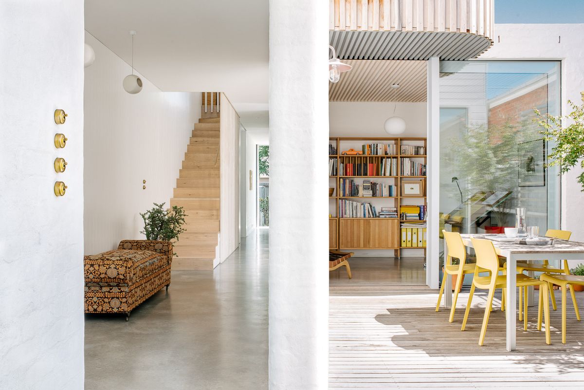 A Light-filled Beach House Just Two Kilometres from the City?, image size:1200x801