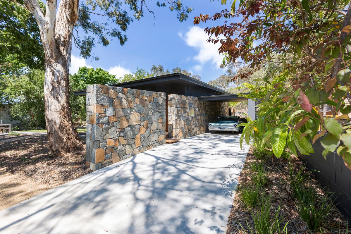A Mid Centuryinspired Home Designed to Work Well With the Landscape — free download