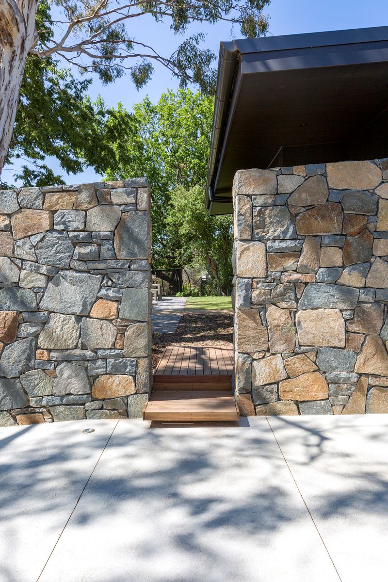 A Mid Centuryinspired Home Designed to Work Well With the Landscape — free download