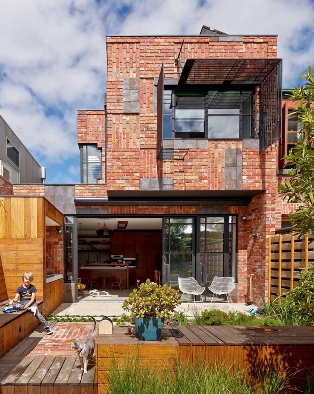 Cubo House Uses Upcycled Materials to Celebrate Its History