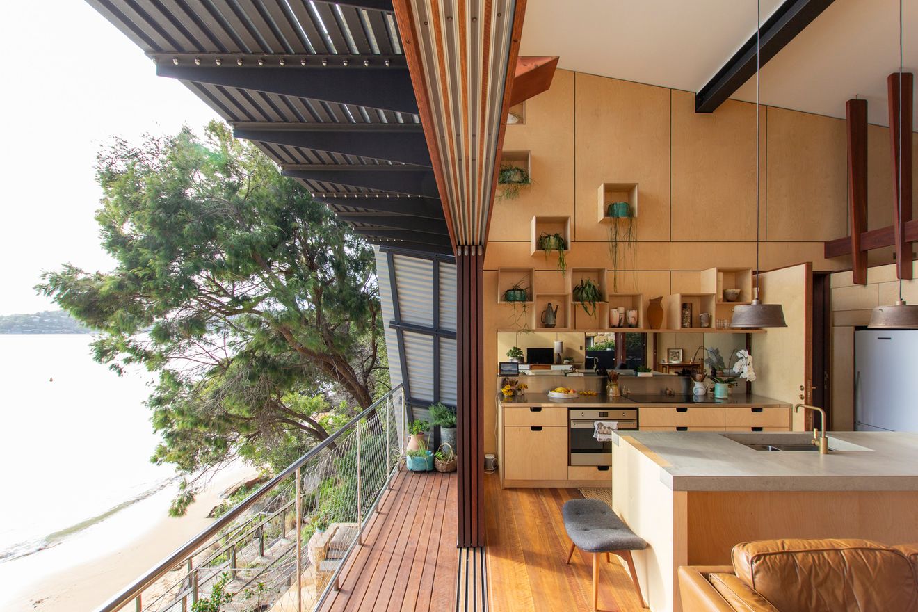 This Modern Australian Beach House Feels Like It's Floating on Water