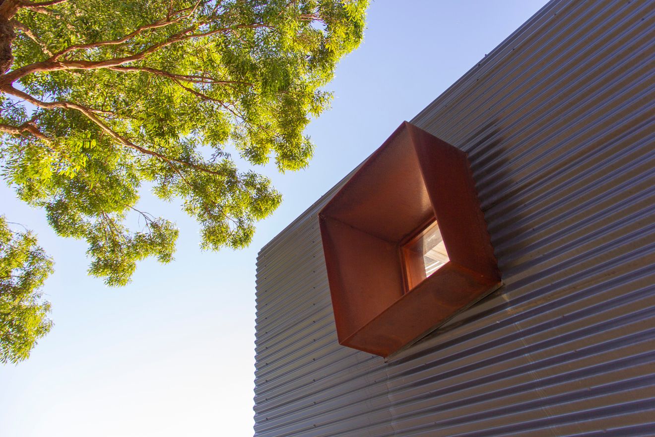 This Modern Australian Beach House Feels Like It's Floating on Water