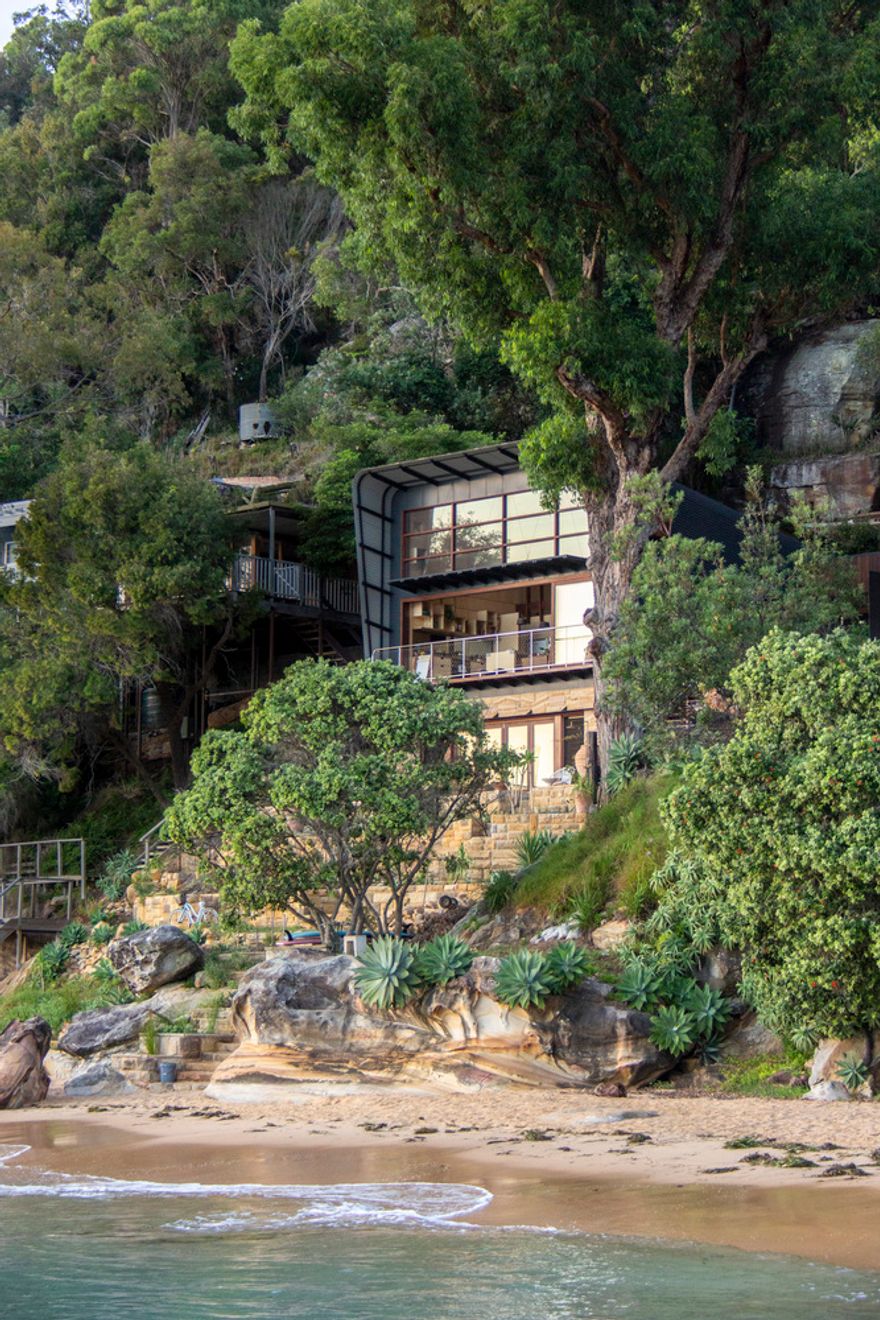 This Modern Australian Beach House Feels Like It's Floating on Water