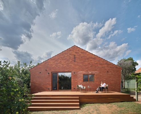 Ainslie Cottage by buck&simple & Texture Studio (via Lunchbox Architect)