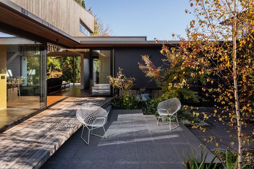 Courtyard and Garden House by Delia Teschendorff Architecture (via Lunchbox Architect)