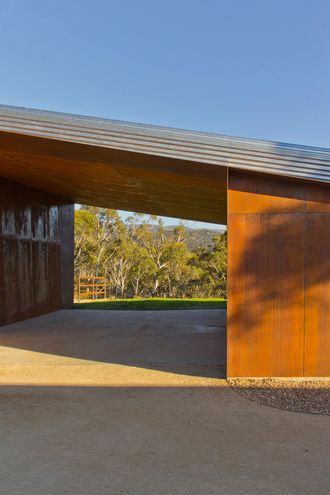Crackenback Stables by Casey Brown Architecture (via Lunchbox Architect)