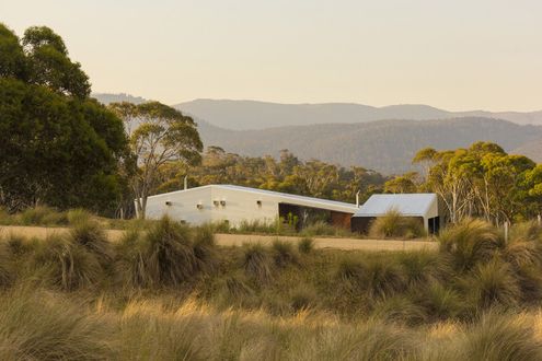 Crackenback Stables by Casey Brown Architecture (via Lunchbox Architect)