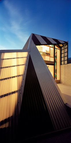 Eyelid House by Fiona Winzar Architects (via Lunchbox Architect)