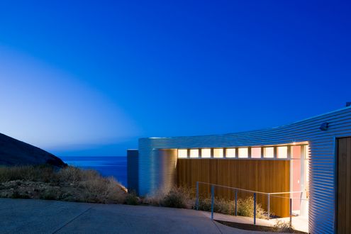 Fleurieu Beach House by Max Pritchard Architect (via Lunchbox Architect)