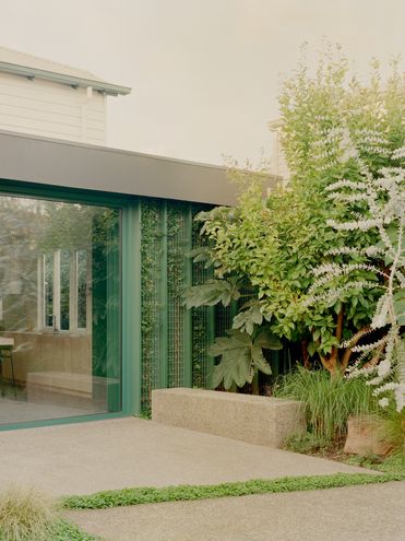 Garden Wall House by Sonelo Design Studio (via Lunchbox Architect)
