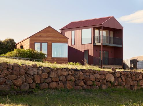 House in Tasmania (Big Red) by Architect George (via Lunchbox Architect)