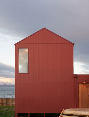 House in Tasmania (Big Red) by Architect George (via Lunchbox Architect)