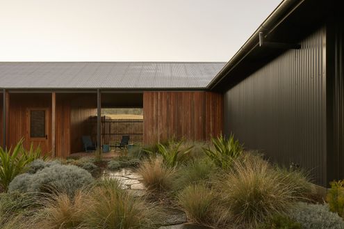 House in the Dry by MRTN Architects (via Lunchbox Architect)