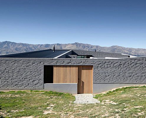 Lake Hawea Courtyard House Glamuzina Paterson Architects by Glamuzina Paterson Architects (via Lunchbox Architect)