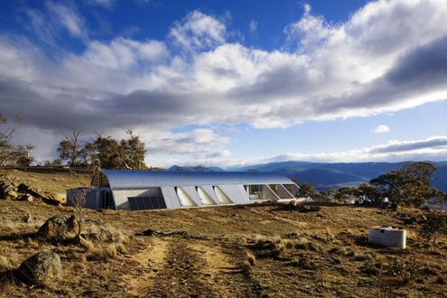 Snowy Mountains House by James Stockwell Architects (via Lunchbox Architect)