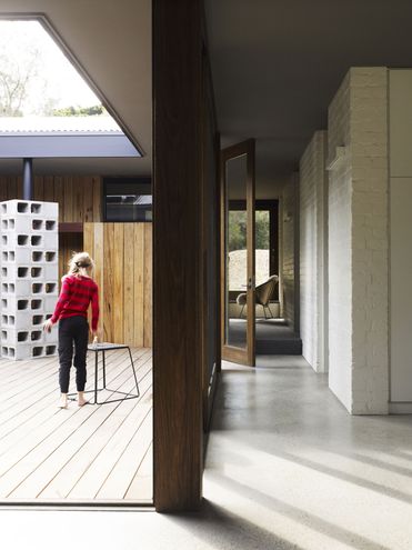 Merricks Beach House by Kennedy Nolan Architects (via Lunchbox Architect)