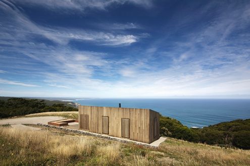 Moonlight Cabin by Jackson Clements Burrows Architects (via Lunchbox Architect)