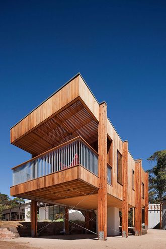 Mornington Beach House by Clare Cousins Architects (via Lunchbox Architect)