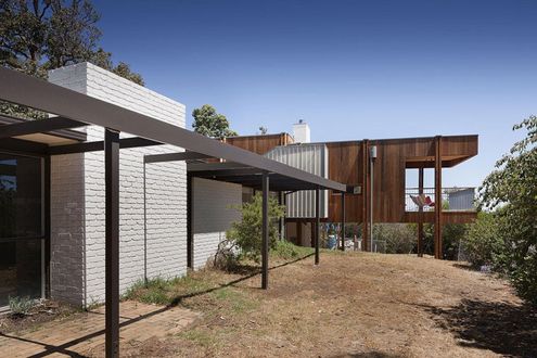 Mornington Beach House by Clare Cousins Architects (via Lunchbox Architect)