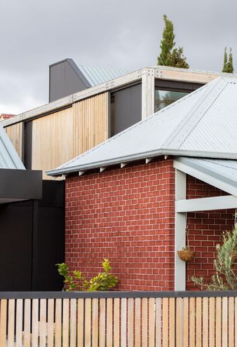Orient Street House by Philip Stejskal Architects (via Lunchbox Architect)