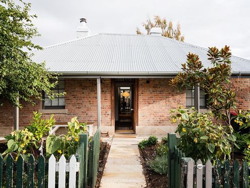 Sandy Bay Heritage Cottage by Matt Williams Architects & Pascale Gomes-McNabb Design (via Lunchbox Architect)