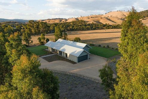 Strath Creek Bungalow by Borland Architecture (via Lunchbox Architect)