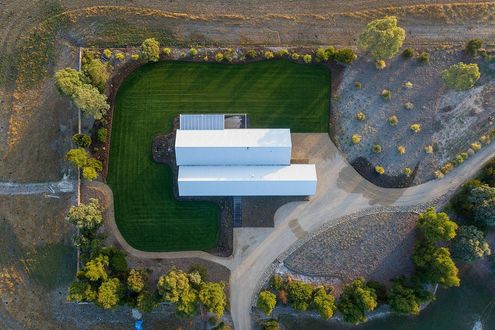 Strath Creek Bungalow by Borland Architecture (via Lunchbox Architect)