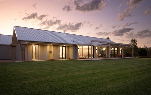 Strath Creek Bungalow by Borland Architecture (via Lunchbox Architect)