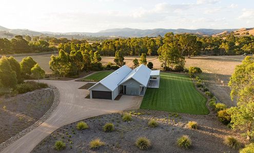 Strath Creek Bungalow by Borland Architecture (via Lunchbox Architect)